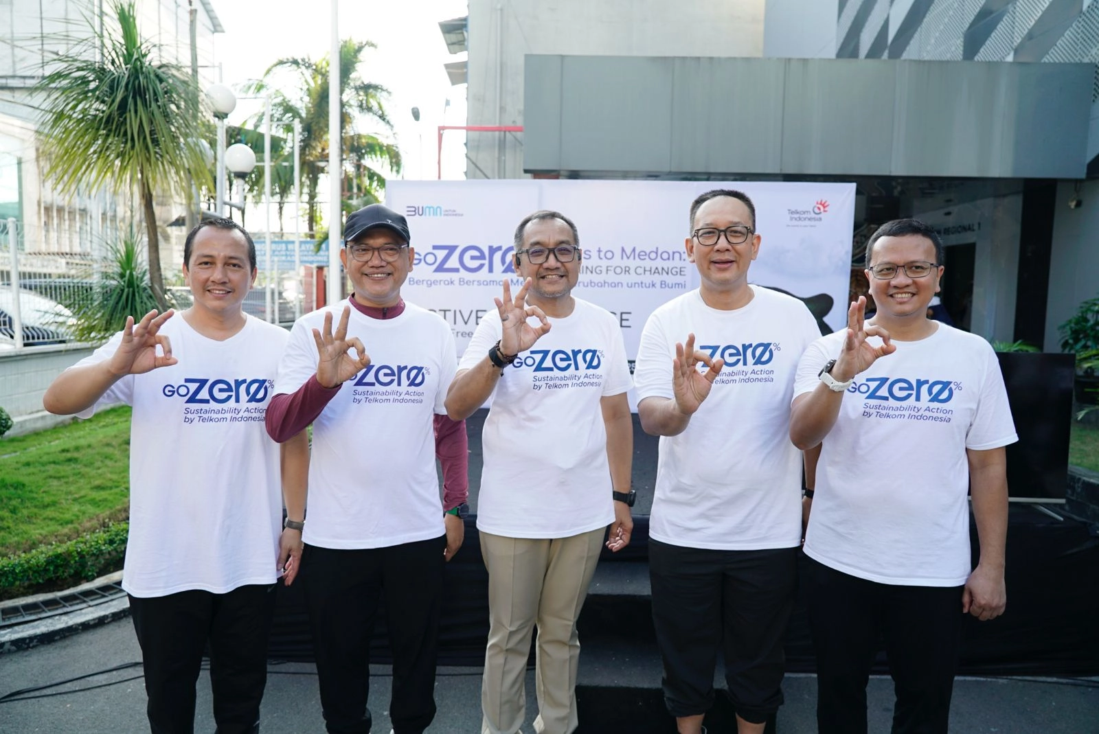 Telkom Gelar Aksi Jalan Santai Sambil Pilah Sampah Plastik dalam Rangkaian GoZero% Goes to Medan